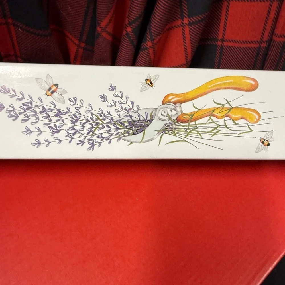 Lavender Scented Drawer Liners 6 sheets 16.5x22 NEW